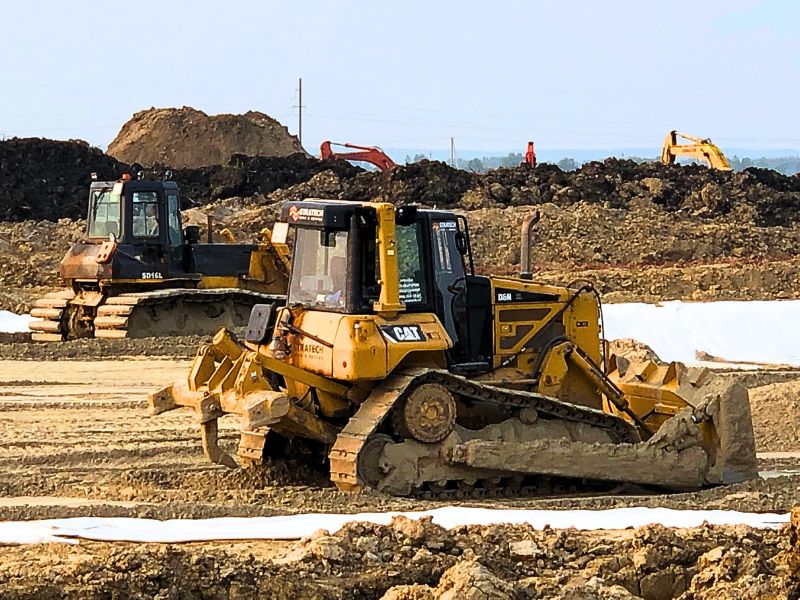 Мощные и профессиональные бульдозеры доступны для аренды в Stratech